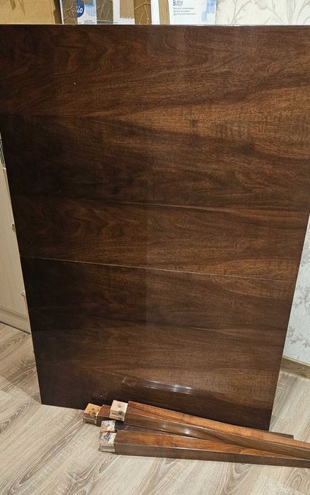 Стіл розкладний дерев"яний лакований