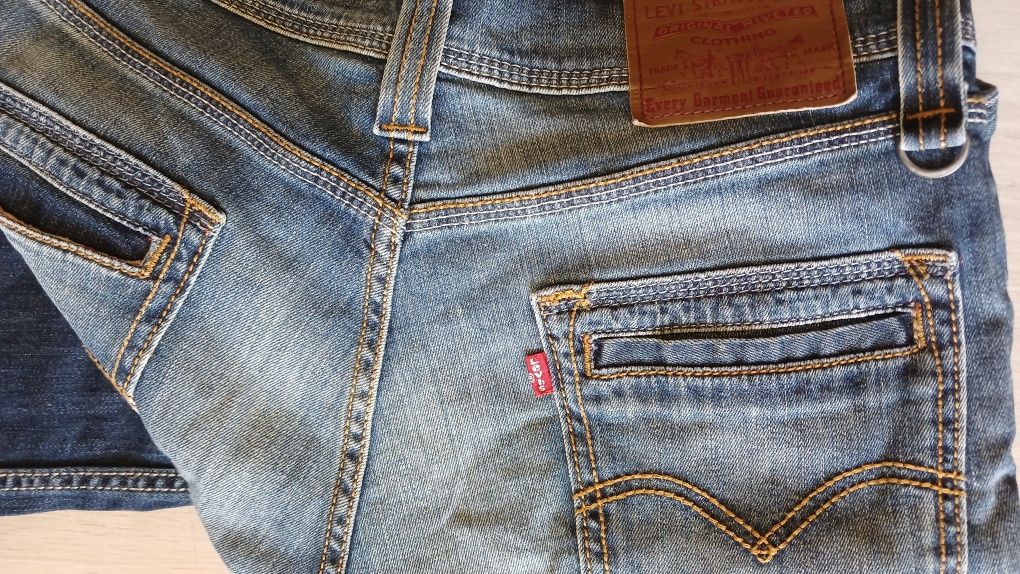 Джинсы Levis   мужские классические