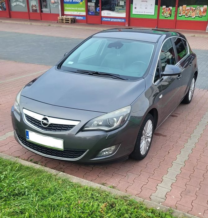 Opel Astra Sprzedam Opel Astra J z 2011r.
