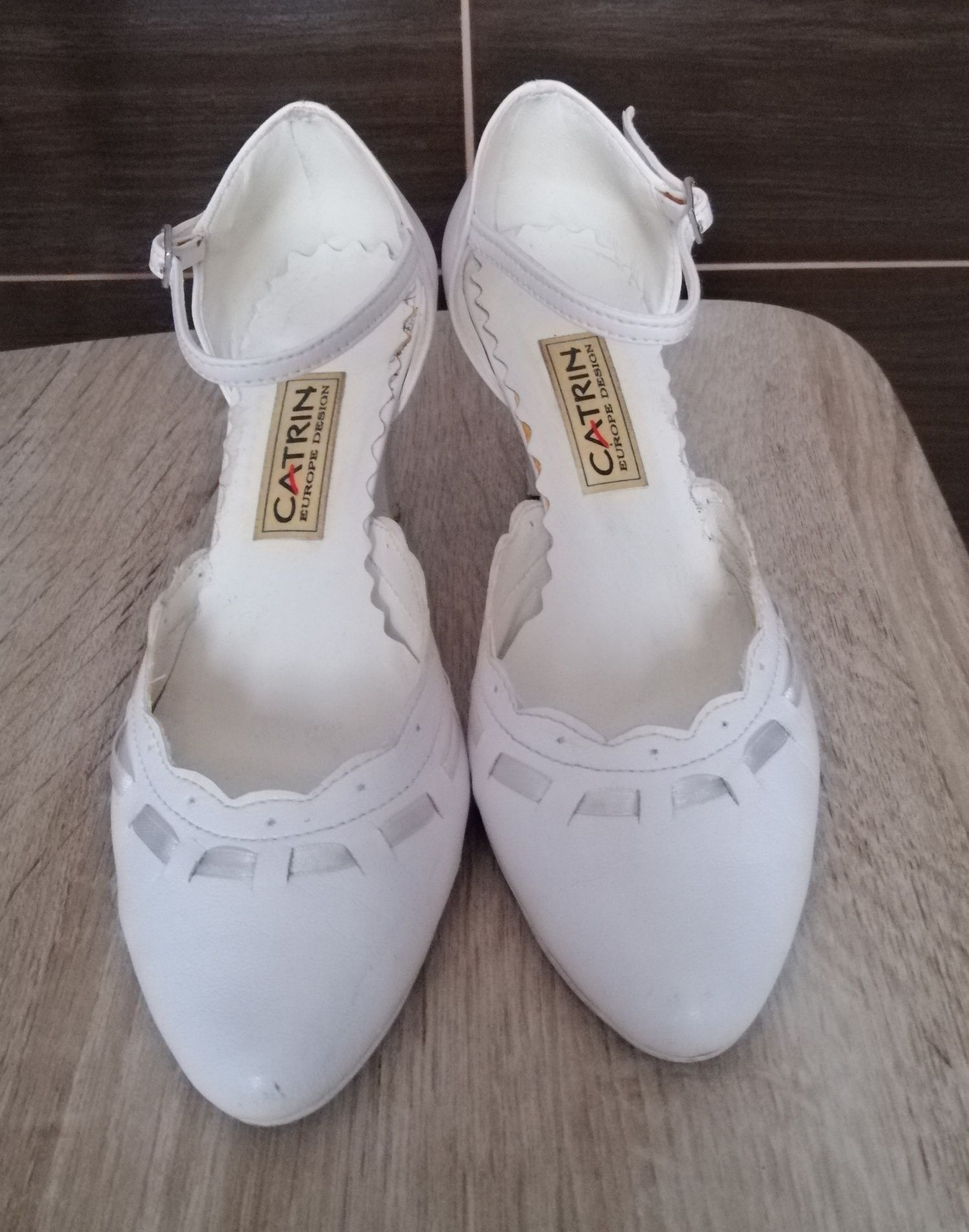 Buty ślubne białe