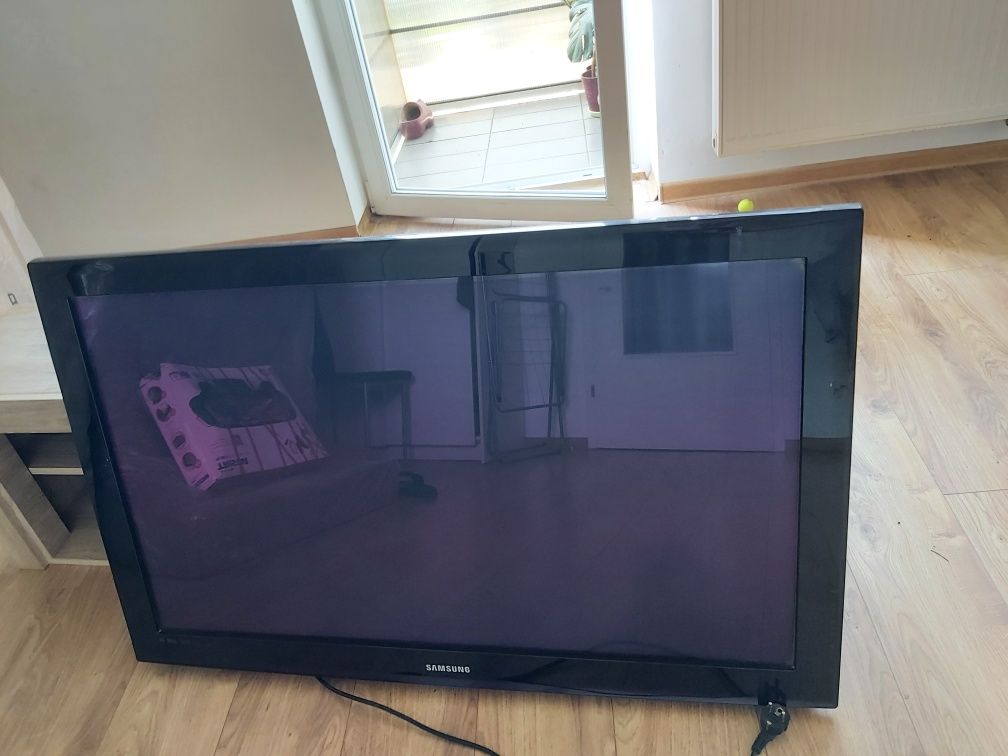 Telewizor marki Samsung 42 cale