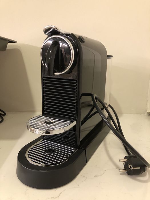 Máquina Nespresso com fuga