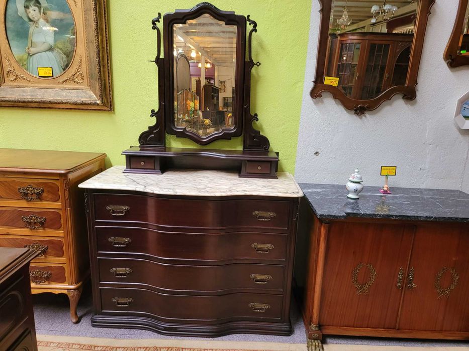 Cómoda antiga em madeira com tampo em pedra mais espelho