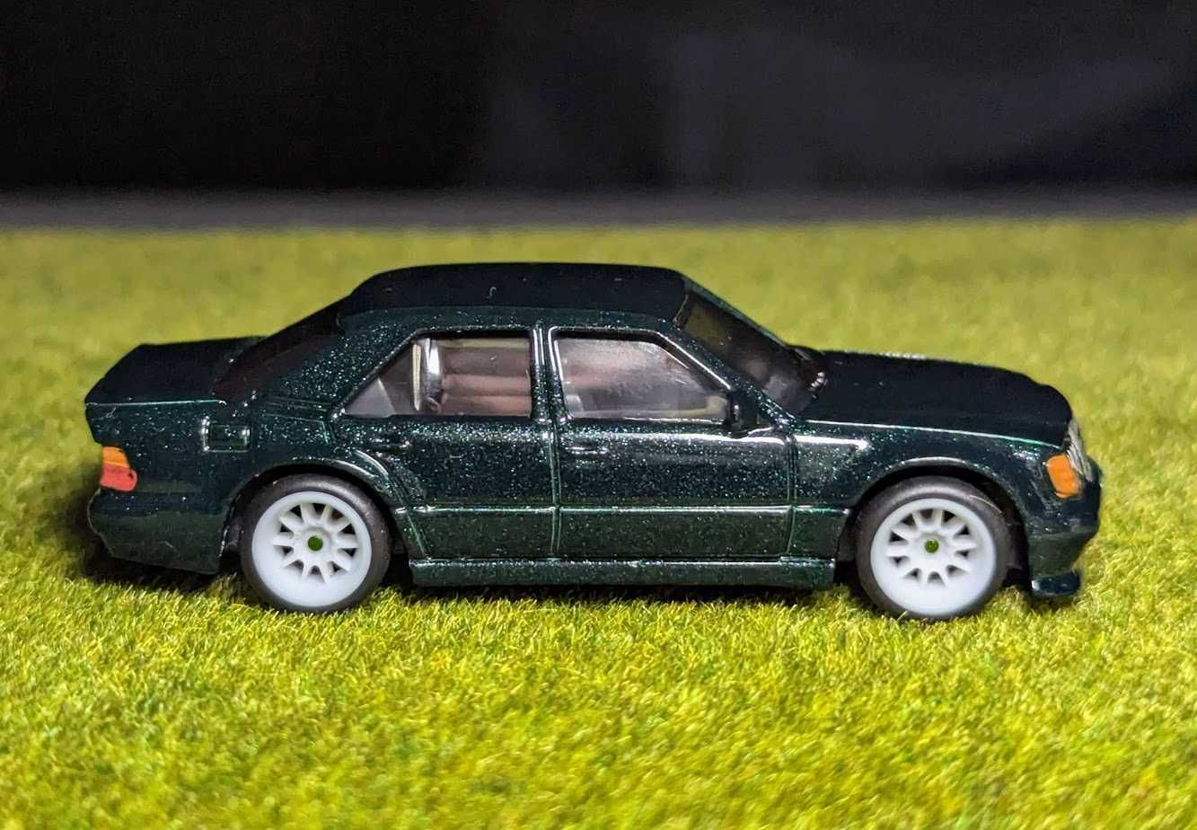 Hot Wheels Mercedes-Benz 500 E + Custom White