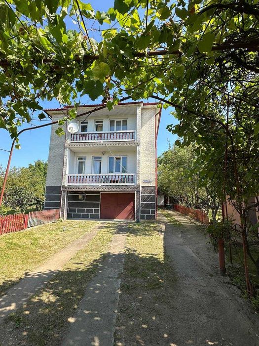 Продаж 2 пов будинку з 2 гаражеми і ділянкою на 12 соток, 236.5 кв.