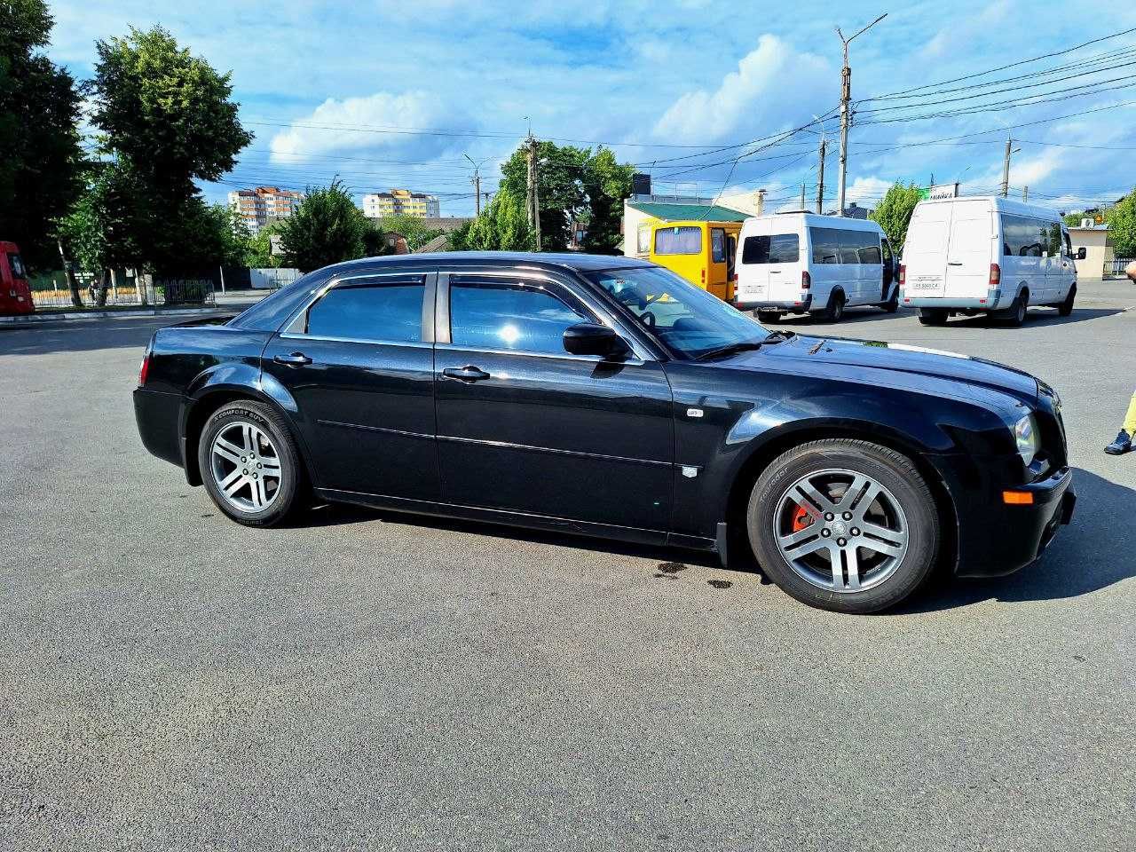 Автомобіль CHRYSLER 300C