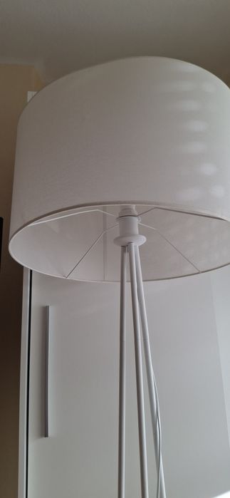 Biała lampa stojąca z salonu Agata stan bdb