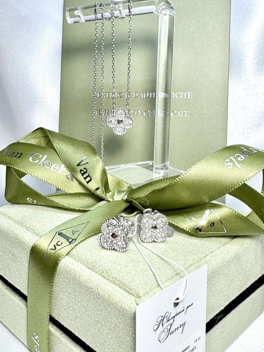 Золотий набір з діамантами у стилі Van Cleef