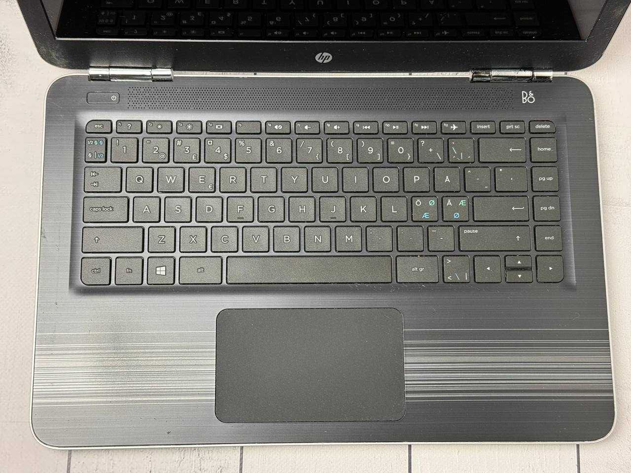 HP Pavilion Silver  Intel  i5-7200 8ram ddr4 ssd 256gb Full HD