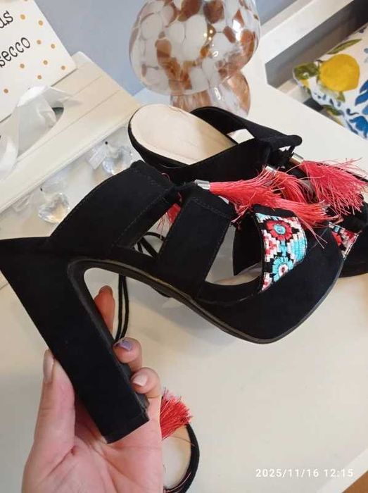 nowe buty damskie na słupku 37