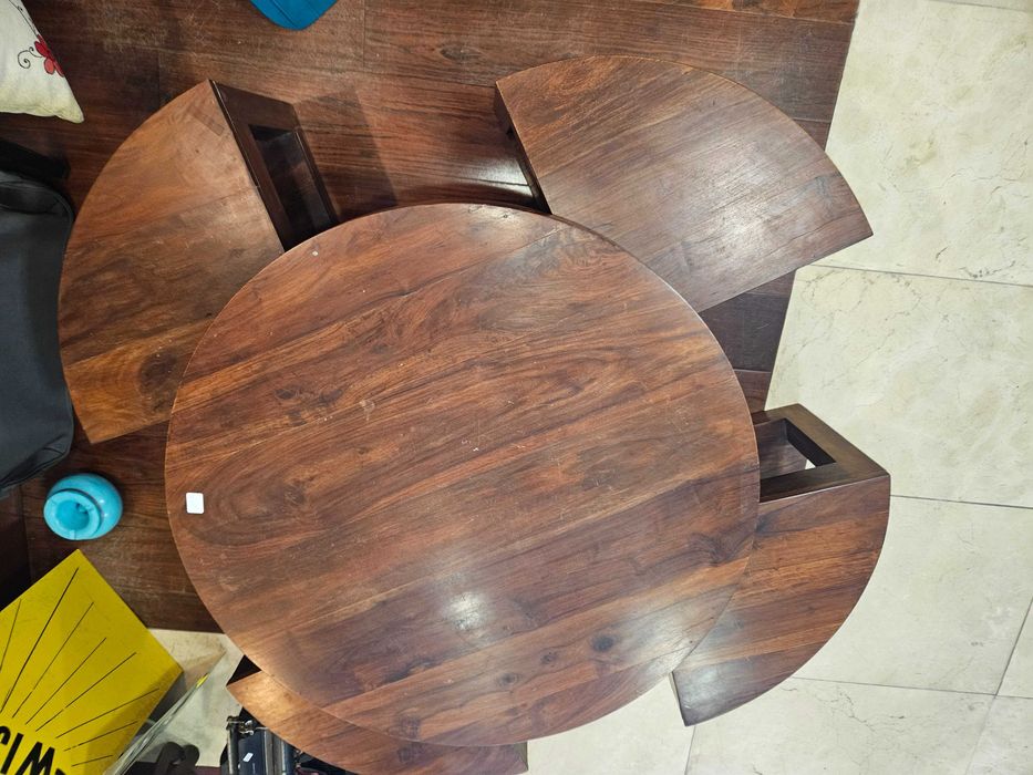 Mesa de madeira maciça