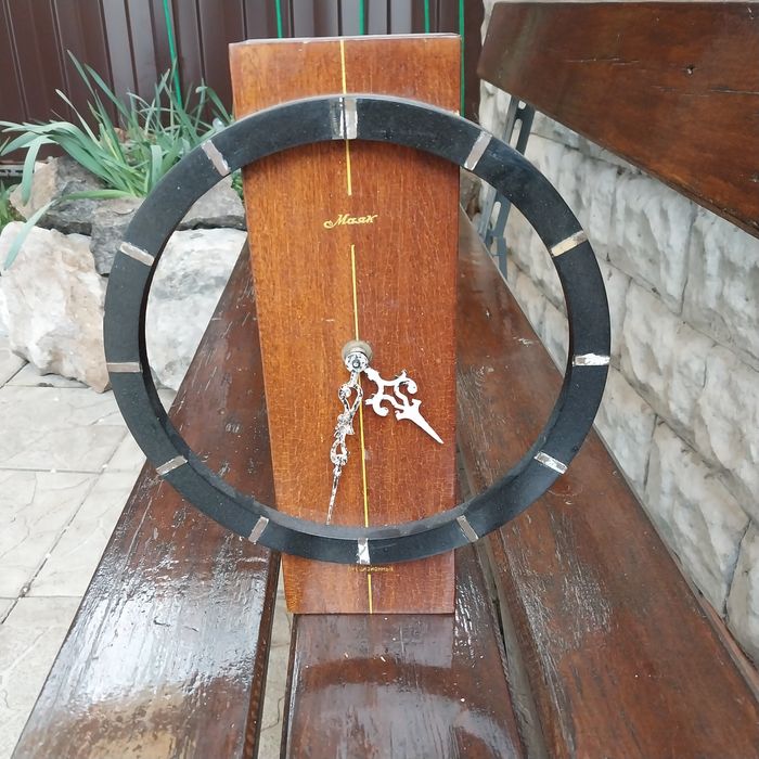 Продам часы настенные.