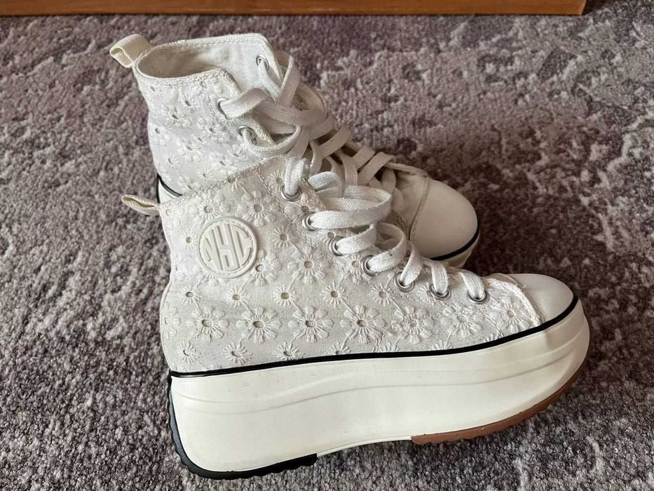 Высокие текстильные кроссовки/кеды в стиле Converse