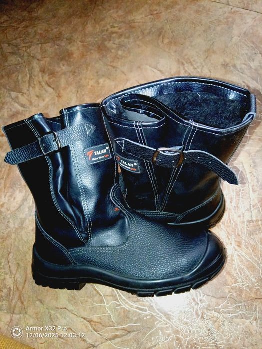Спецвзуття (сапоги-берци) зимові,45 розмір.