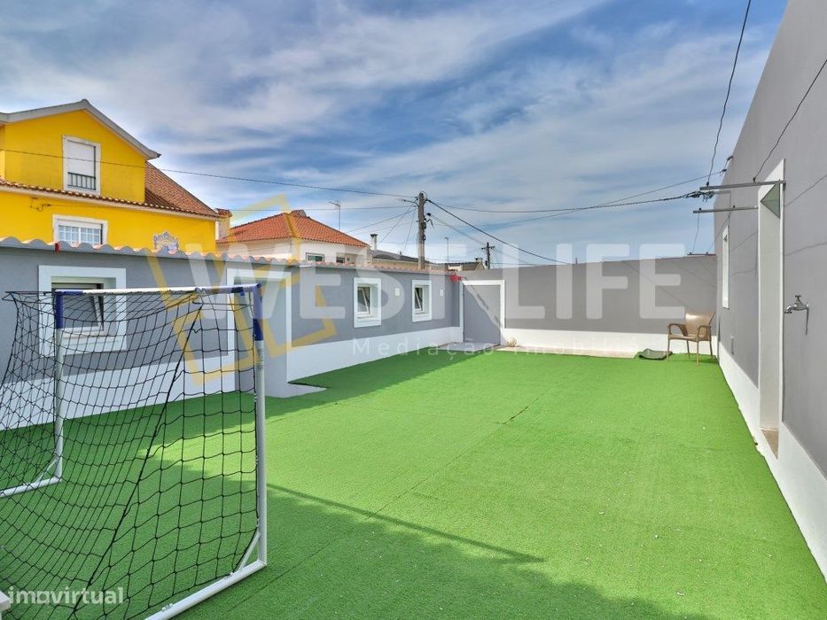 Moradia T3 com 4 anexos de tipologia T1 - Jardim com 500m2 - OPORTU...