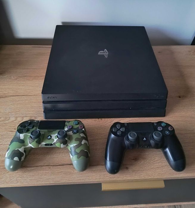 PS4 PlayStation 4 PRO !!! Kamera , gry (5 gier)