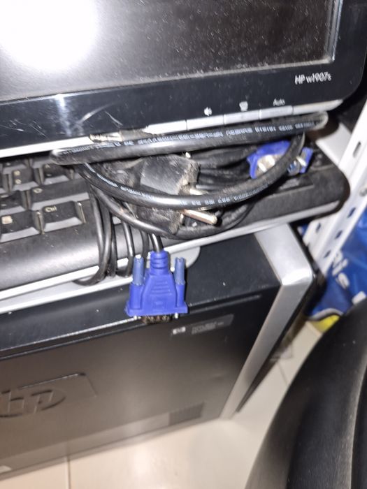 Torre Hp com teclado,rato monitor e cabos