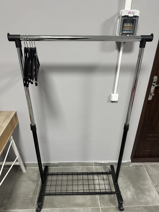 Вішалка пересувна з JUSK