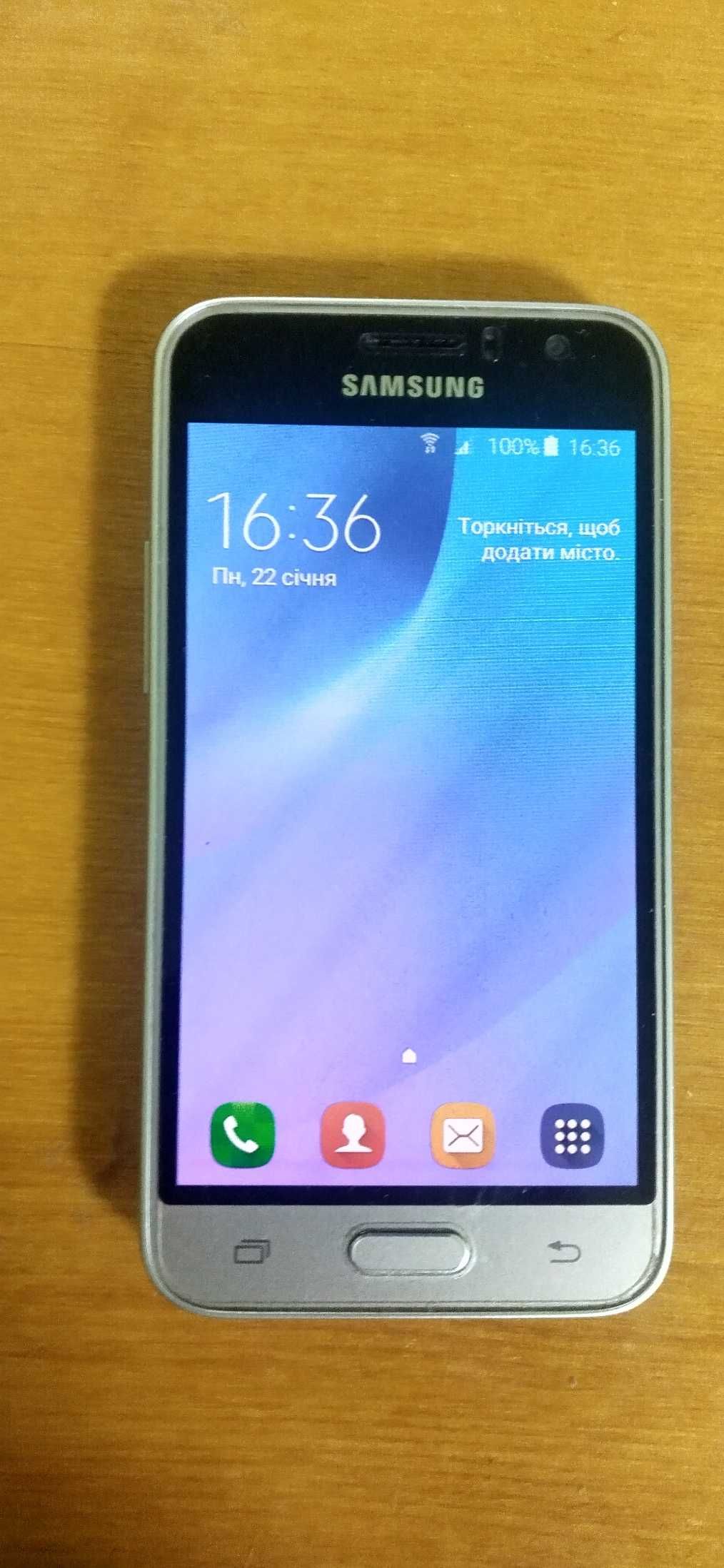 Смартфон Samsung j1