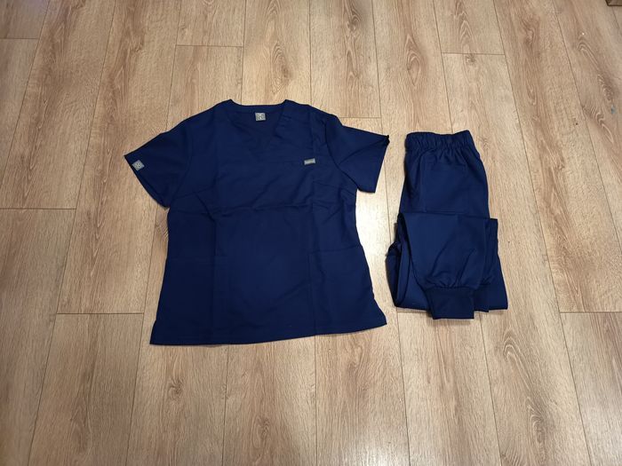 Nowy granatowy mundurek medyczny rozmiar S