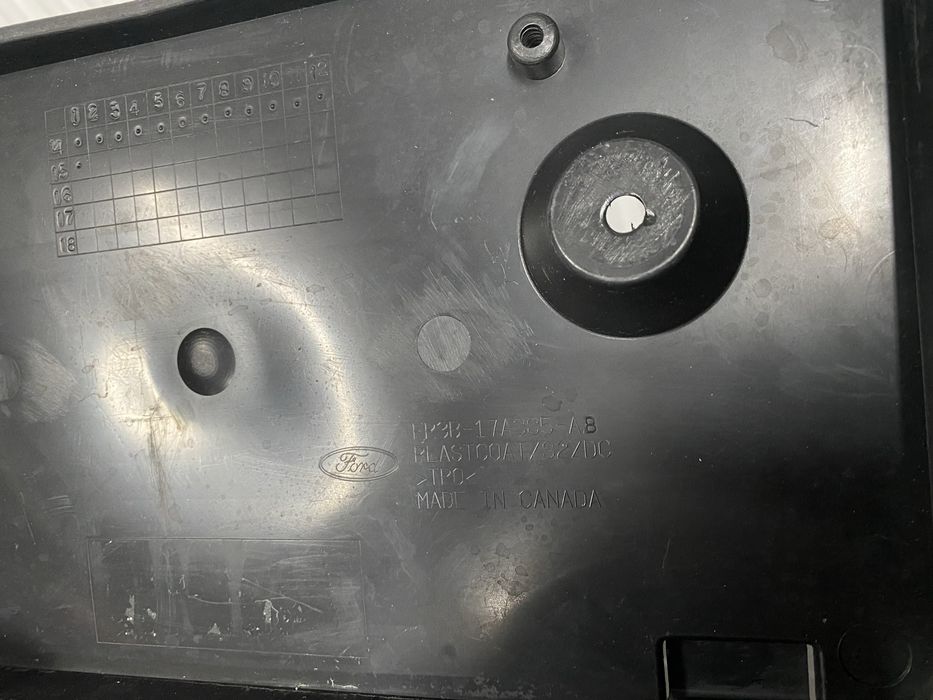 Ford Mustang VI podkładka ramka pod tablice rejestracyjną przód