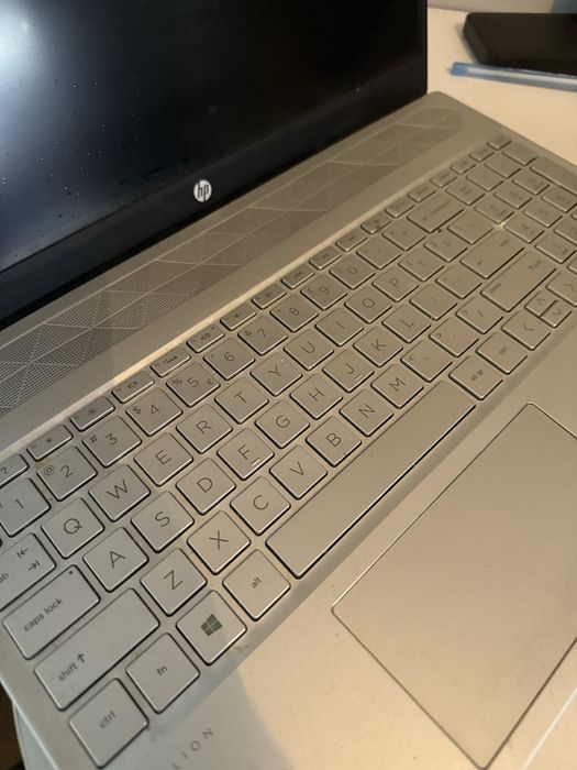 Laptop Hp z rozbitą matrycą