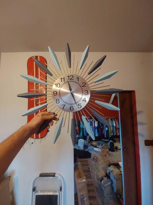 duży zegar ścienny metalowy