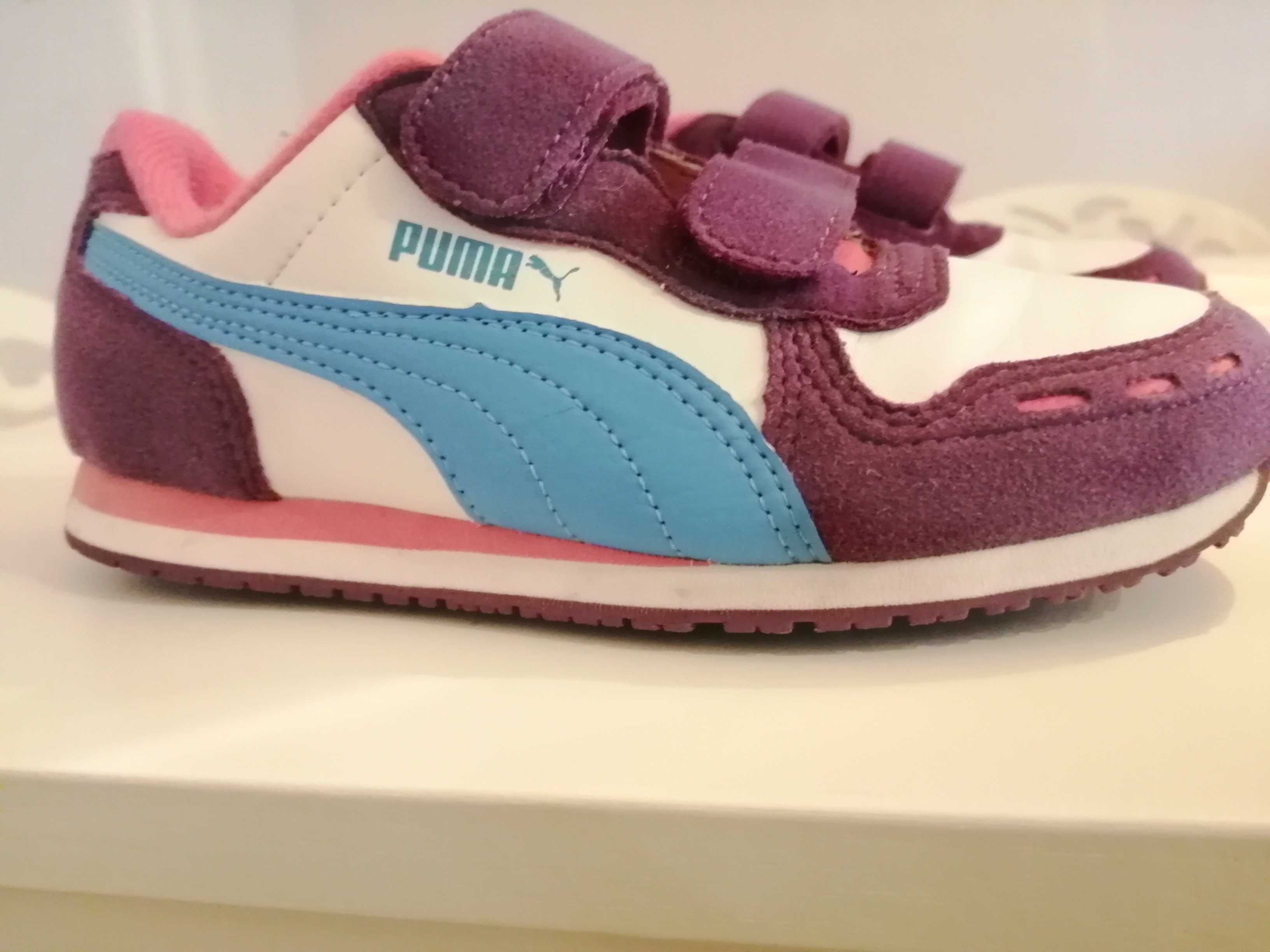 Sapatilhas marca Puma criança.