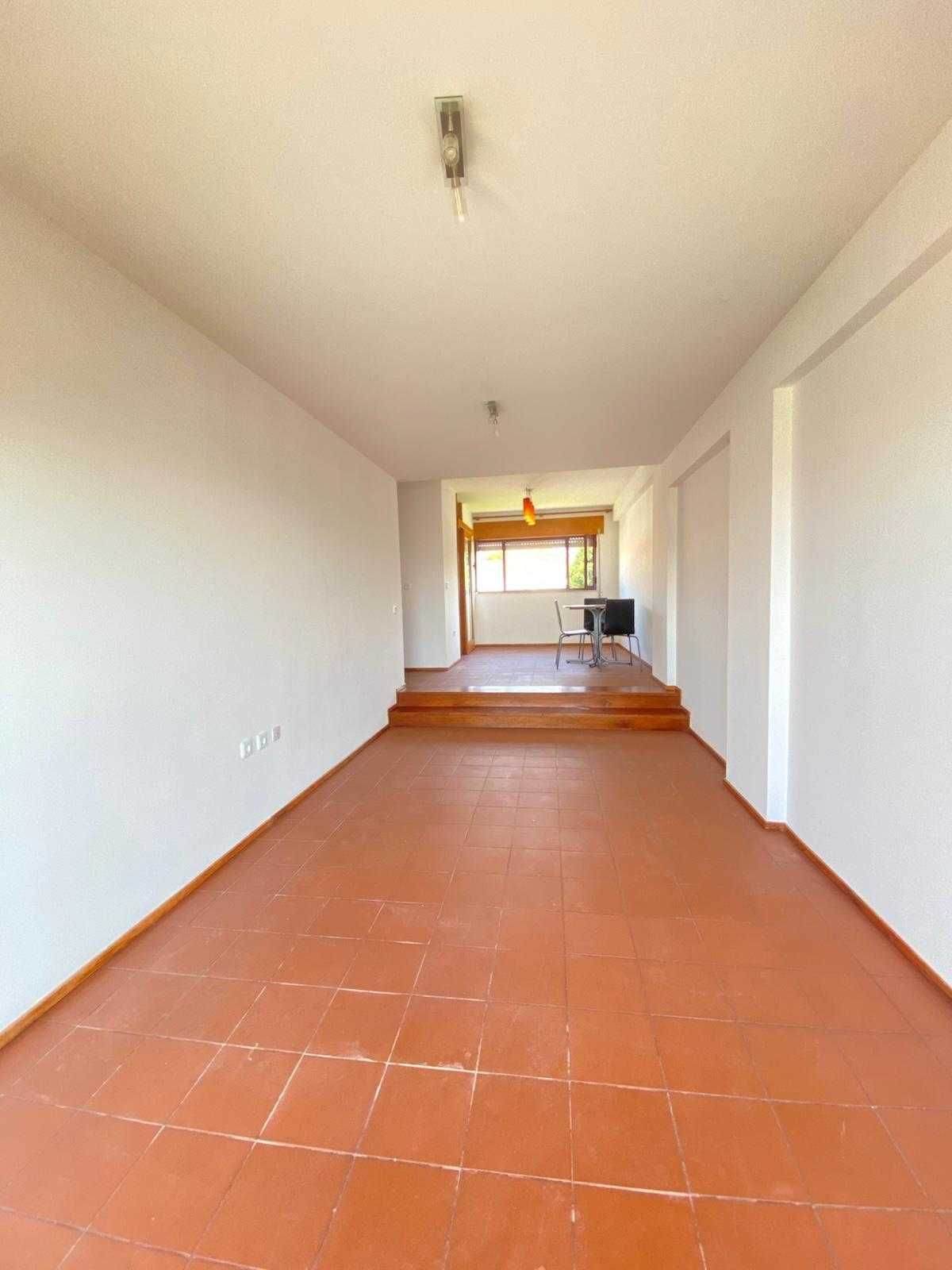Arrendamento T3 | Zona Covelo | Com Garagem e Cozinha Nova