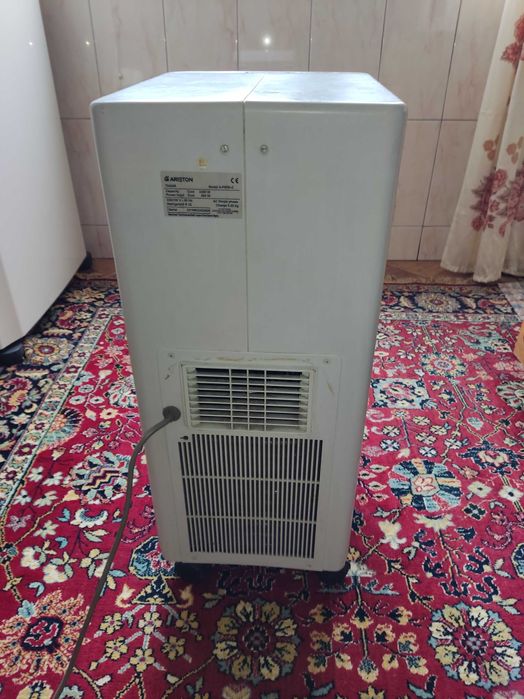 Кондіционер ARISTON портативний, тепло та холод ,на коліщатках.
