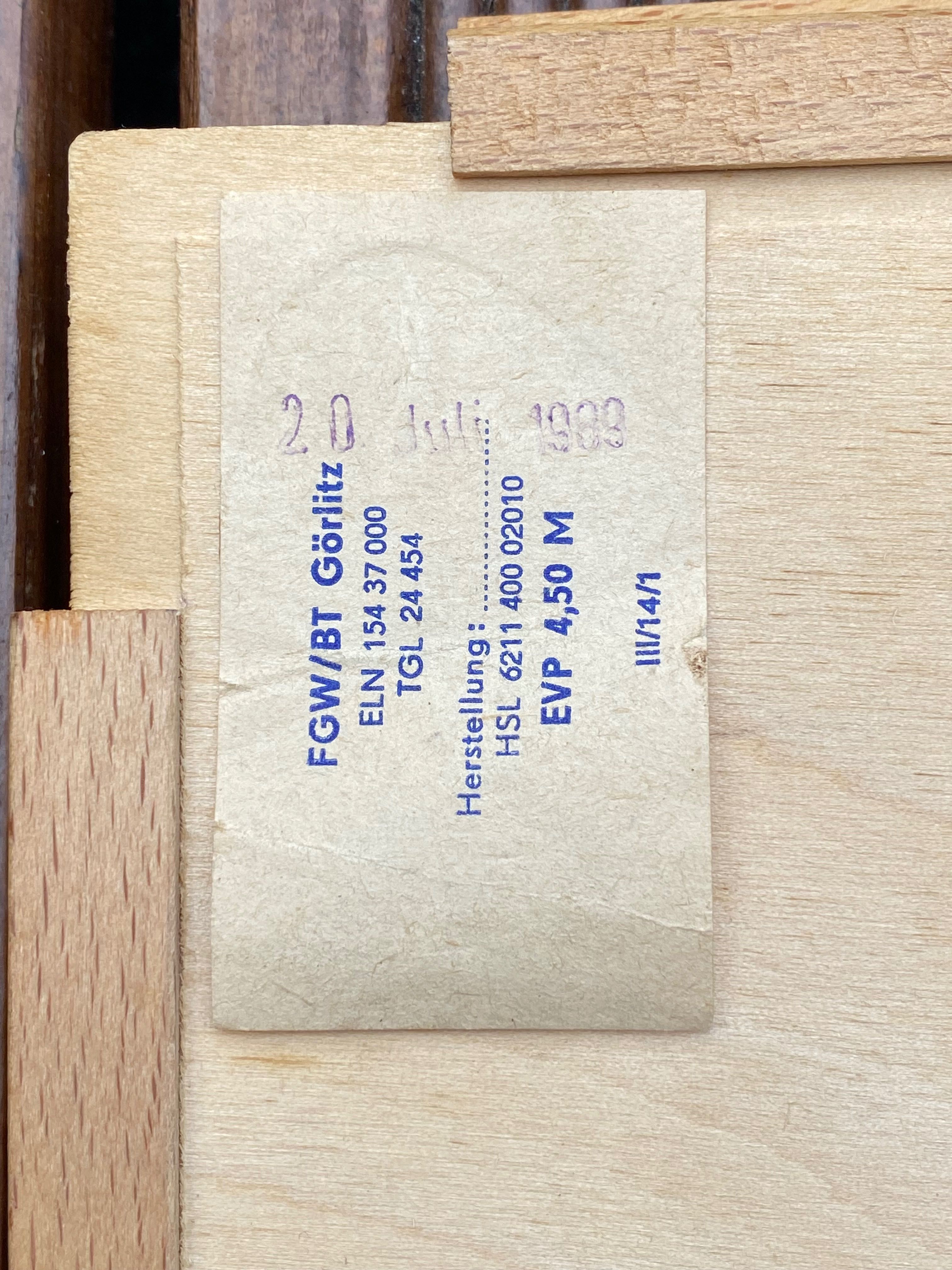 Taca patera podstawka lustro na drewnianym spodzie 1989 PRL