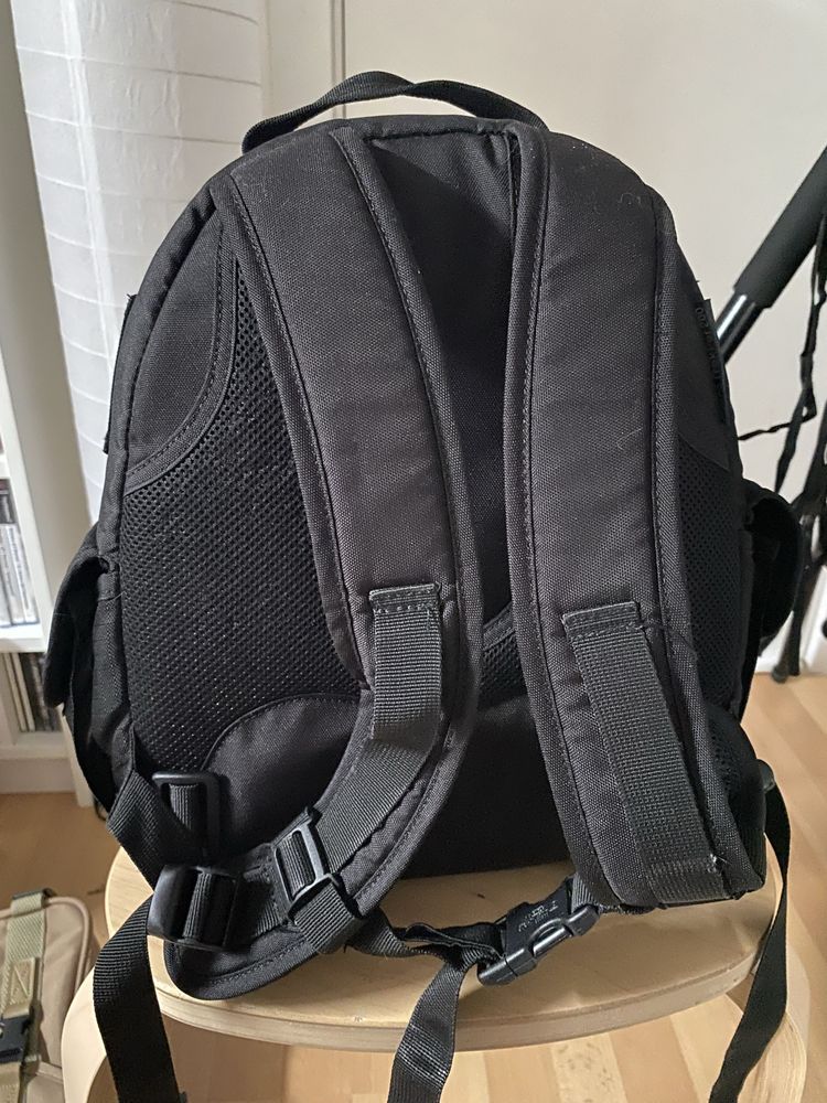 Mochila Lowepro Micro Trekker 200