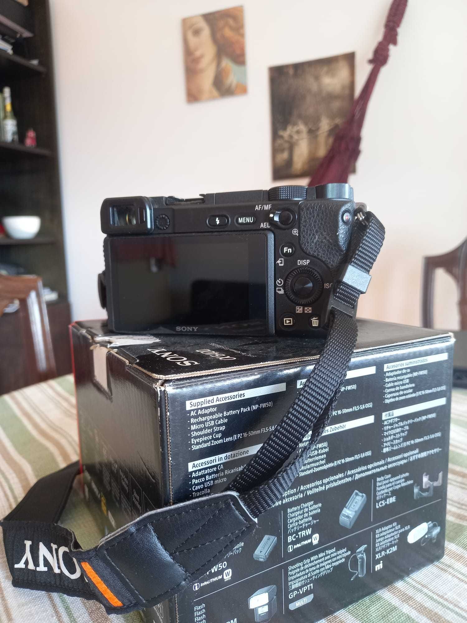 Sony A6400 + Lente 16-50mm + Carregador Original (na caixa)
