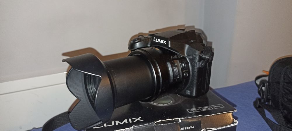 Aparat Panasonic Lumix FZ300+Torba+Filtr UV+Osłona Przeciwsłoneczna
