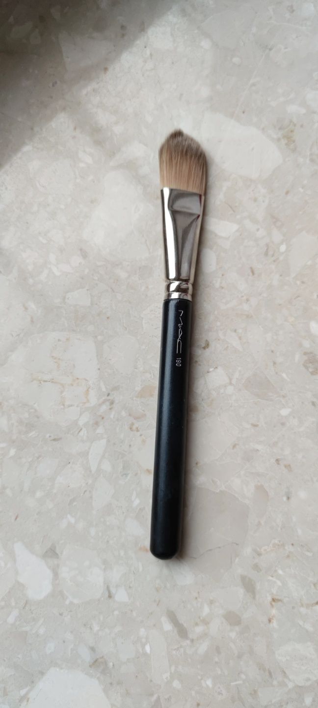 Pędzel do makijażu MAC nr 190 Foundation Brush