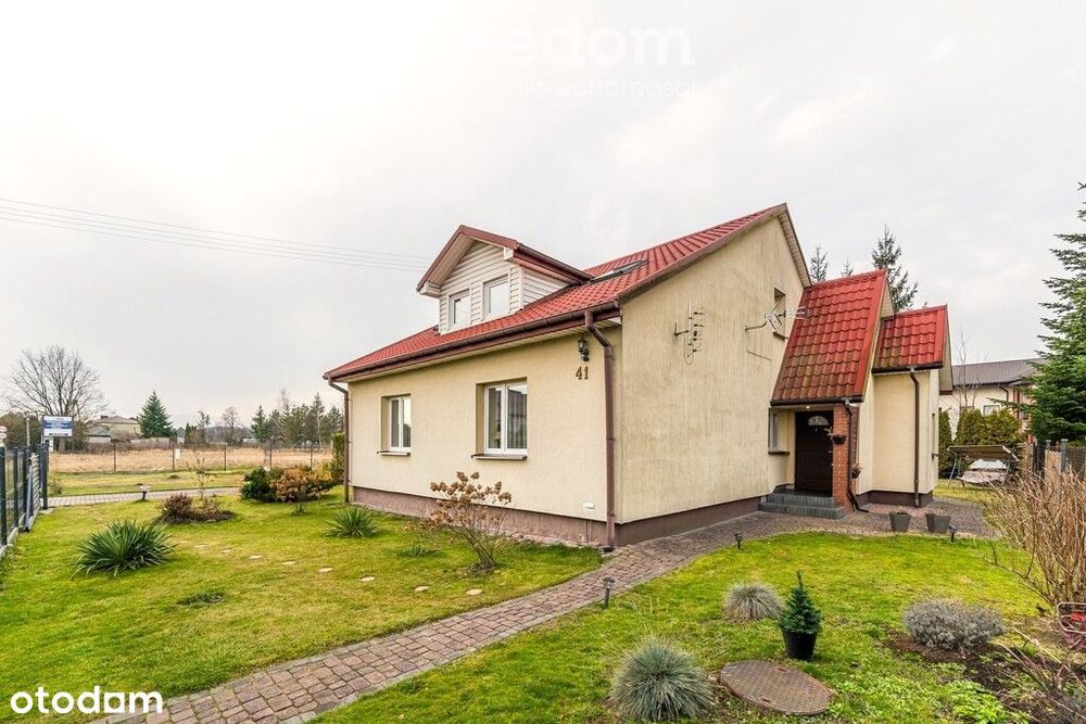 Przestronny dom z garażem i budynkiem gospodarczym