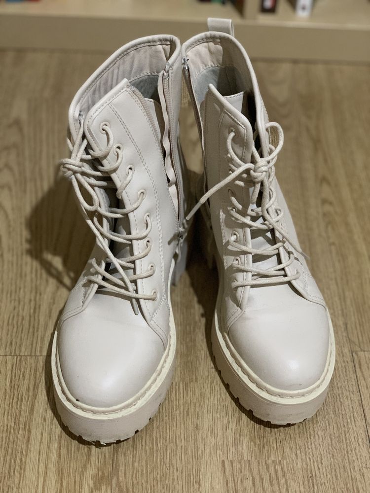 Botas bege Tiffosi