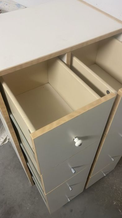 Armário de madeira versátil e com arrumação