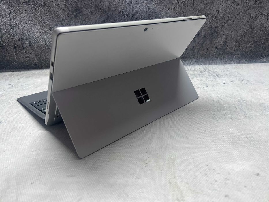 Microsoft Surface Pro / i7 7660u 4.0GHz / 8GB DDR4/ 256SSD/ 12.3 2.8K
