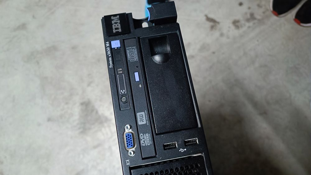 Servidor LENOVO 7915H2G - excelente estado