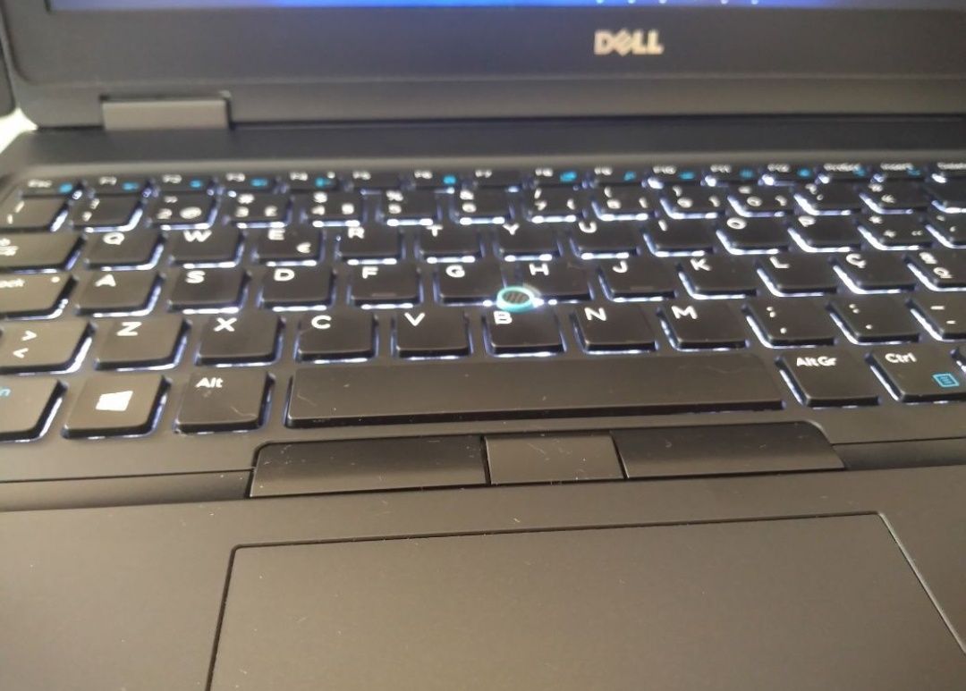 DELL 5850 i7 7820HQ com 32 Gb RAM