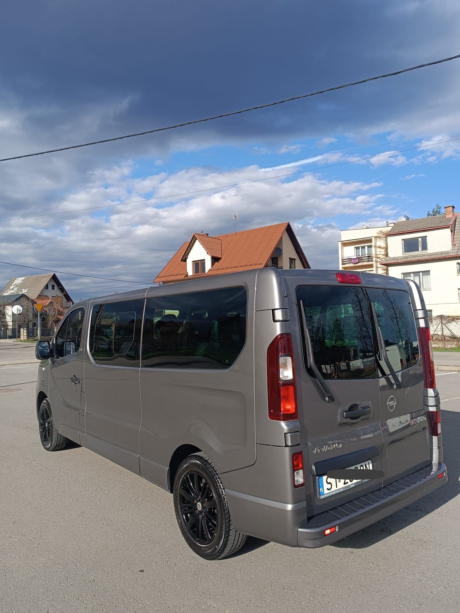 Sprzedam Opla Vivaro 9 os