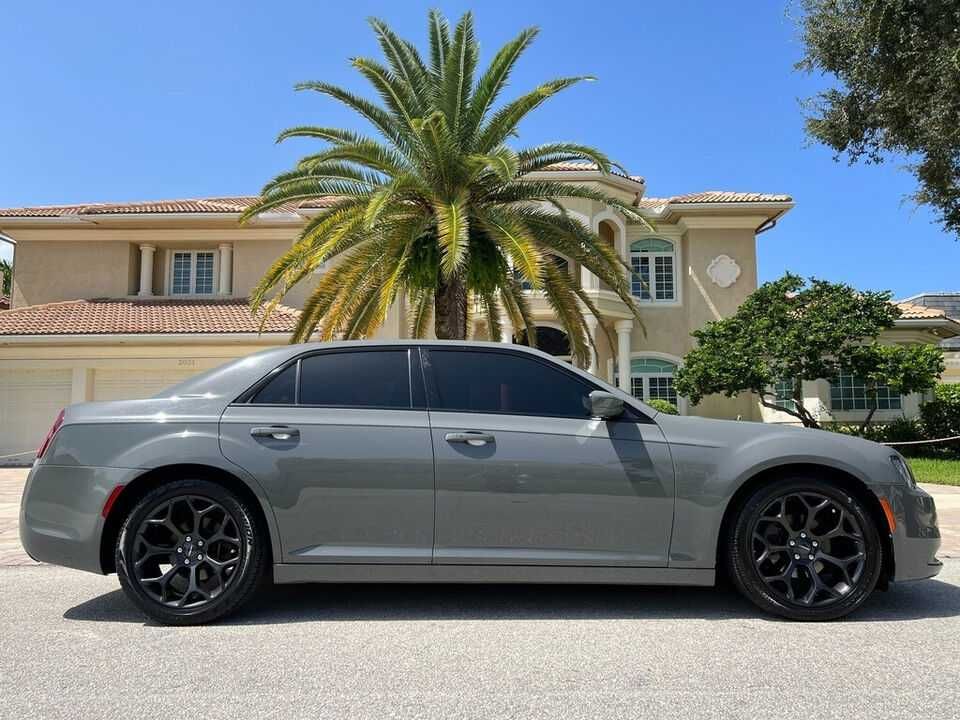 2019 Chrysler 300 Series S