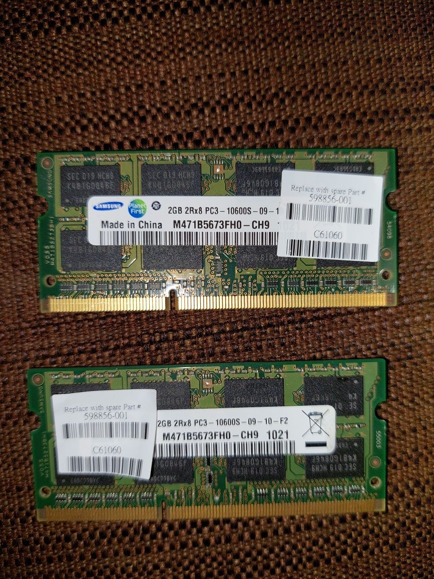 Продам 2 рабочих платы оперативной памяти   2GB 2R×8 PC3-10600S-09-10-