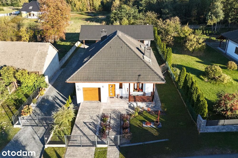 Dom w gminie Łęka Opatowska.