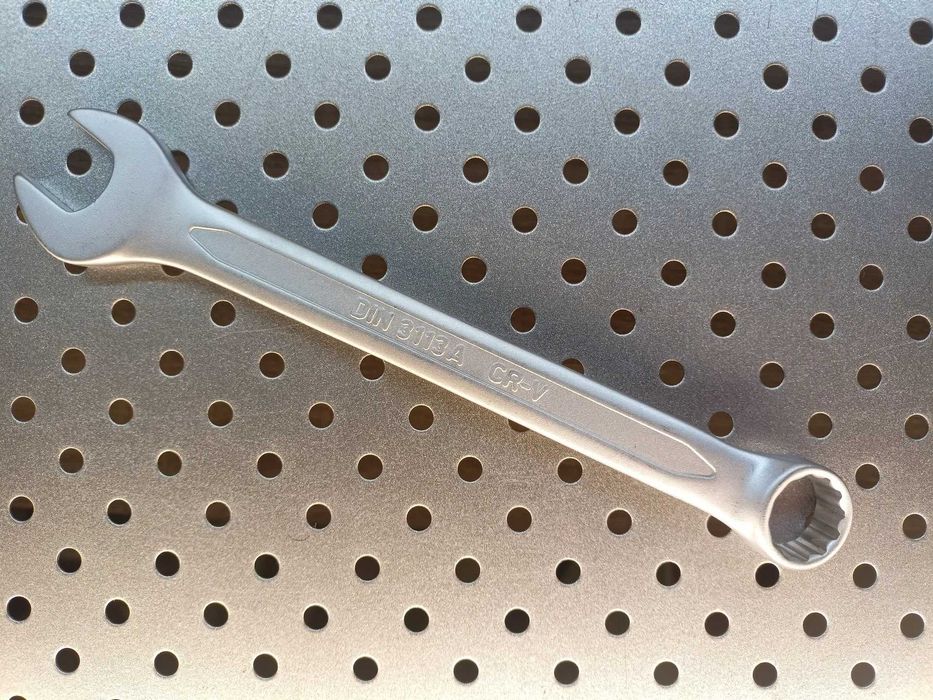 Klucz 17mm płasko-oczkowy satynowany Cr-V Tvardy 25 lat GW klucz 17mm