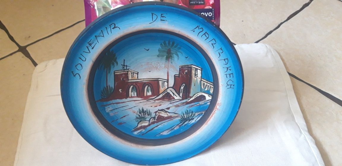 Talerz ozdobny Śliczny Souvenir z grafiką Maroko Marrakesz
