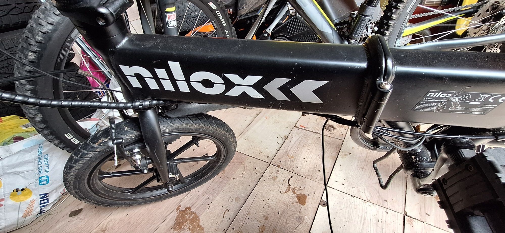 Cube Attention  18 blak +rower elektryczny