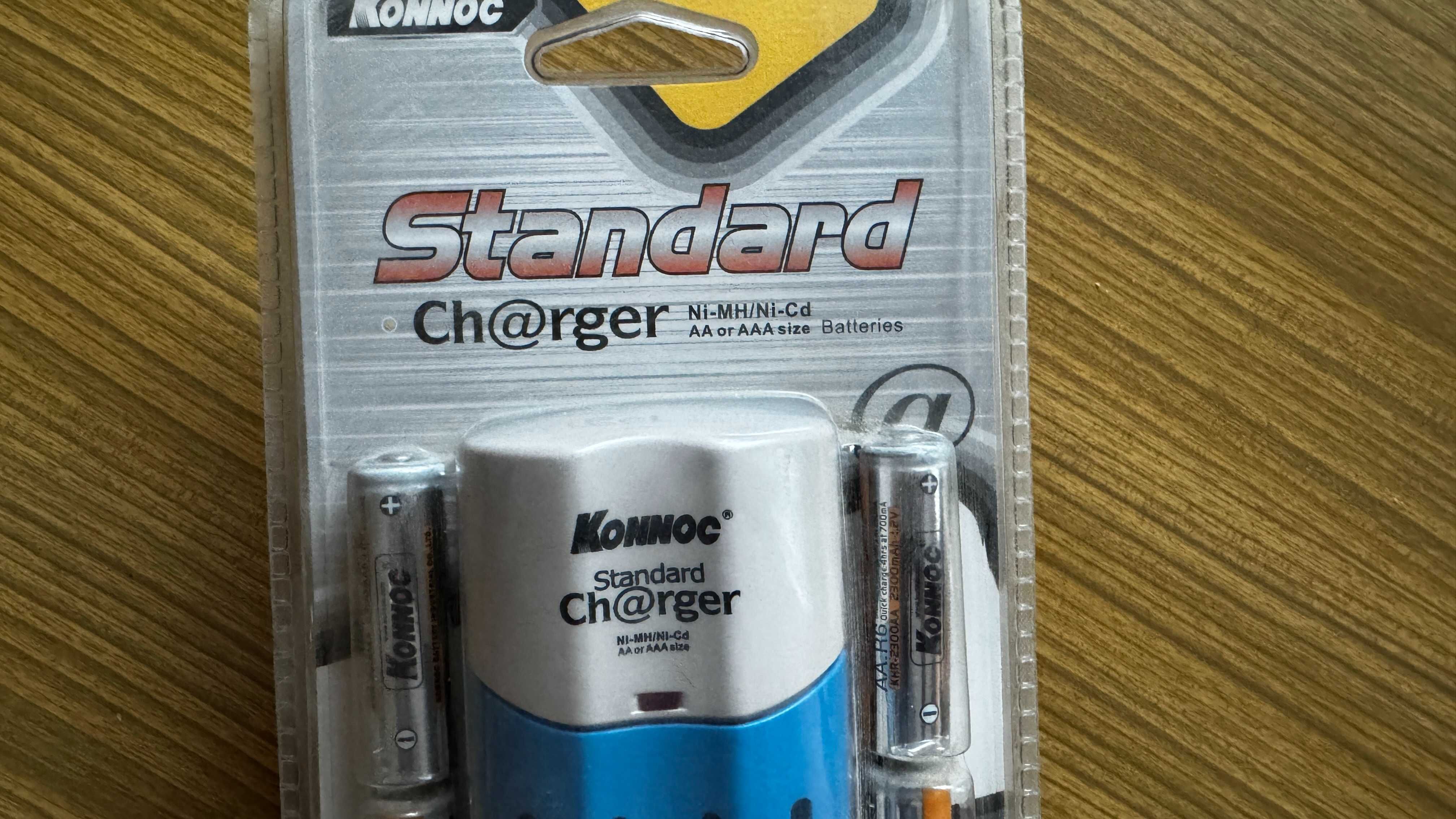 Ładowarka akumulatorków NI-MH/NI-CD AA AAA KONNOC KCR-1108 + 4x aku