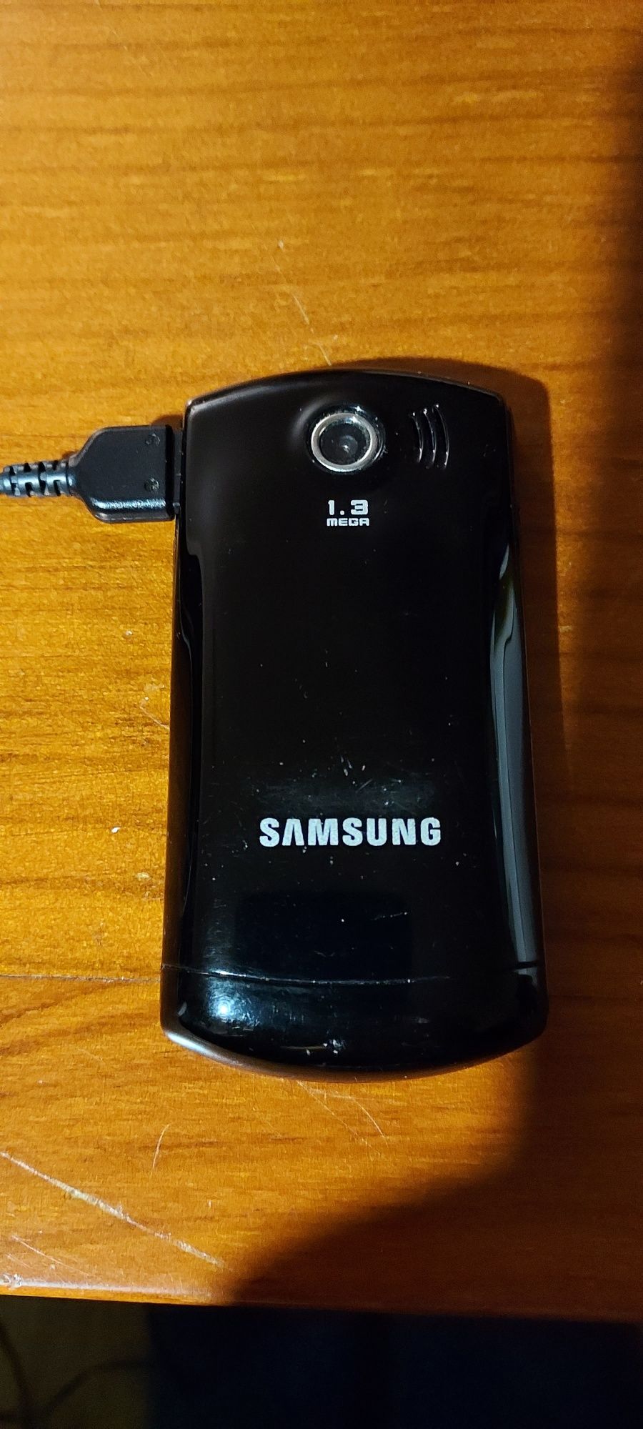 Telemóvel Samsung GT-E2550